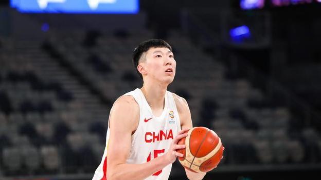 周琦|亚洲篮坛5名高水平球员，周琦成功入选，4名中国球员以他们为模板