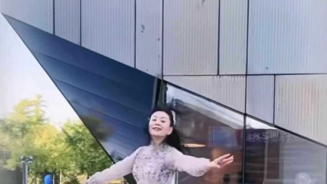 朱军|朱军爱妻被传怀孕，跳舞还被吐槽年龄大，这届网友属实太苛刻