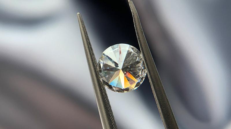预算1万，培育钻石和天然钻石买哪个好？