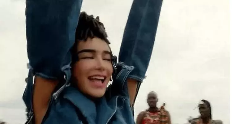 整容|曾是超女总冠军，如今整容失败像“怪物”，就只有眼珠是自己的！