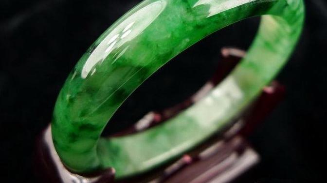 红木|市场受到冲击，未来翡翠价格会有怎样的变化？档次不同变化不同