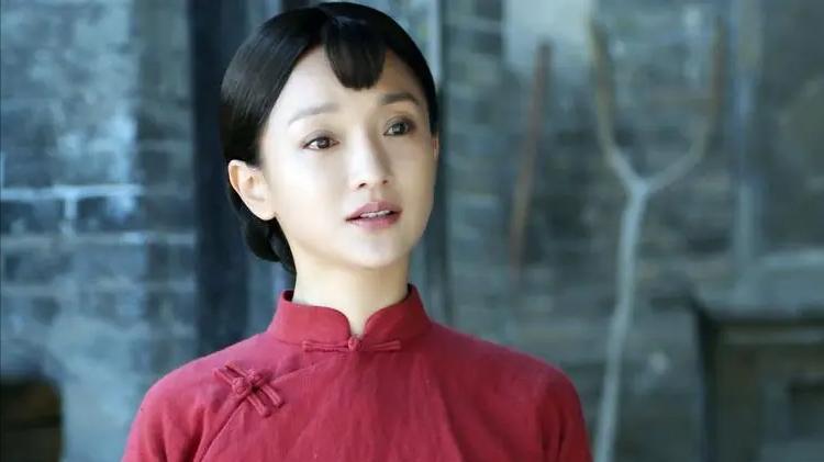 余占鳌|《红高粱》：长大后才懂，余占鳌3骂九儿嫌贫爱富，不过是不满足