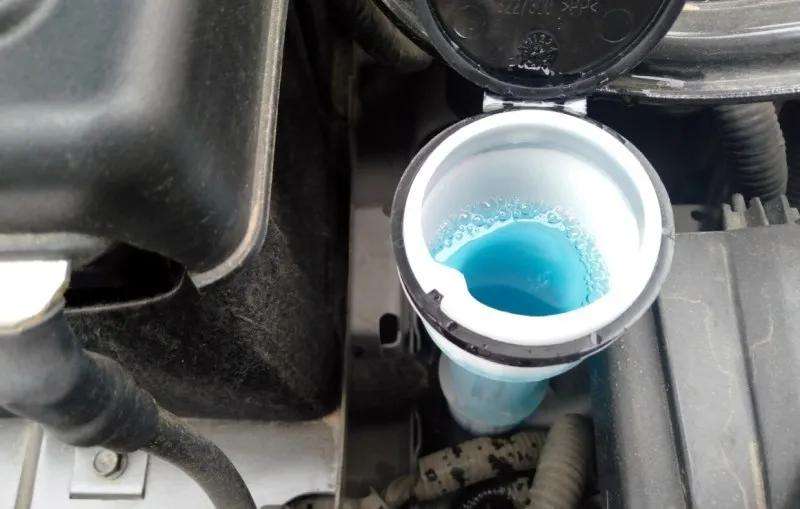 自来水能否代替玻璃水？