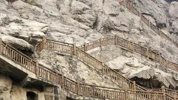 粉色|贵州景点三宝巫家坝石窟，被称为“贵州石室天蓝天”