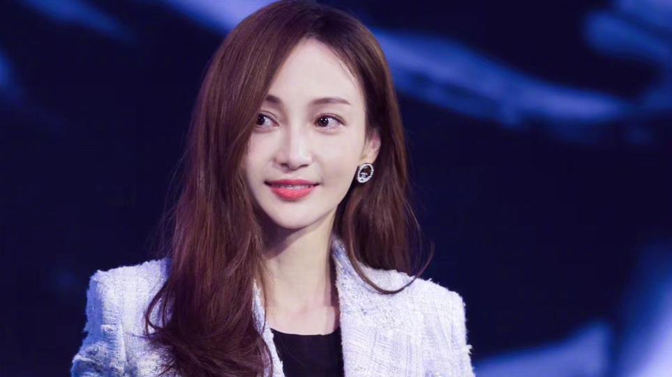 姚笛|各玩各的？40岁姚笛与男子嗨玩到凌晨，男子开豪车带保镖身价不菲