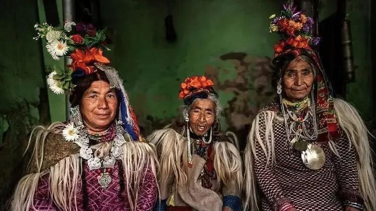 喜马拉雅山|喜马拉雅山的神秘部落：喜欢吃素，没有婚姻制度，其繁衍方式特