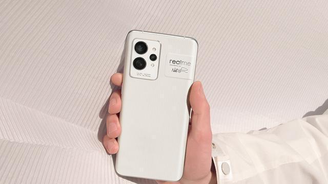 realme GT2降到了2499元，影像功能强大，屏幕也很出色