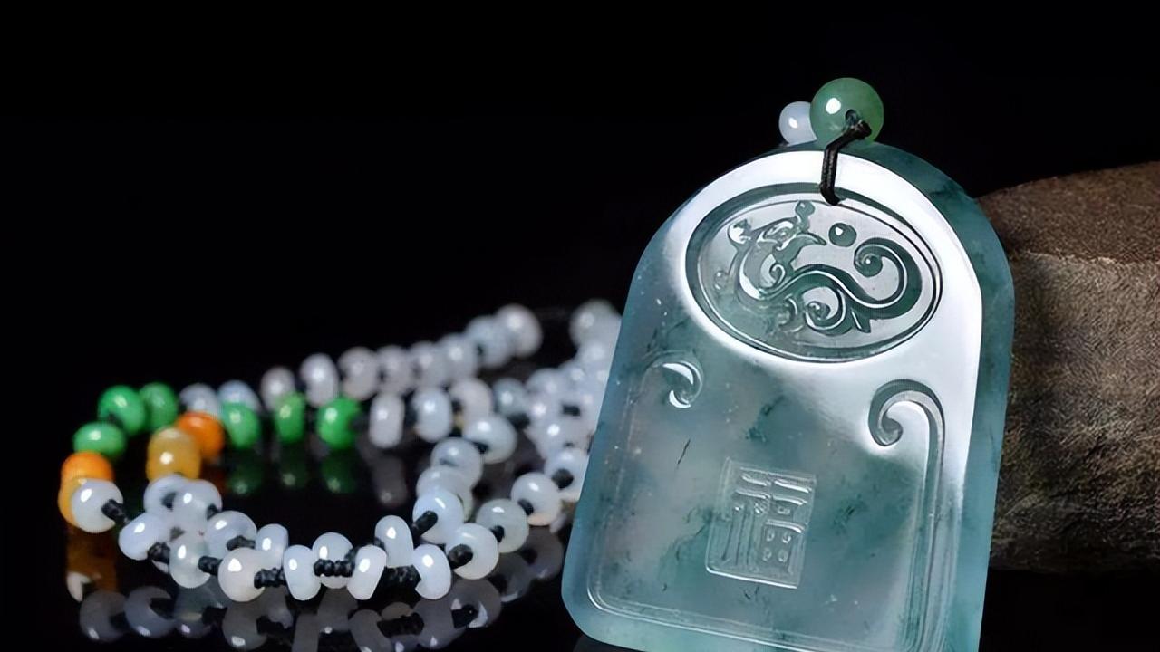 翡翠|翡翠就是个破石头，不能吃喝，也不好变现，只有傻子才会买？