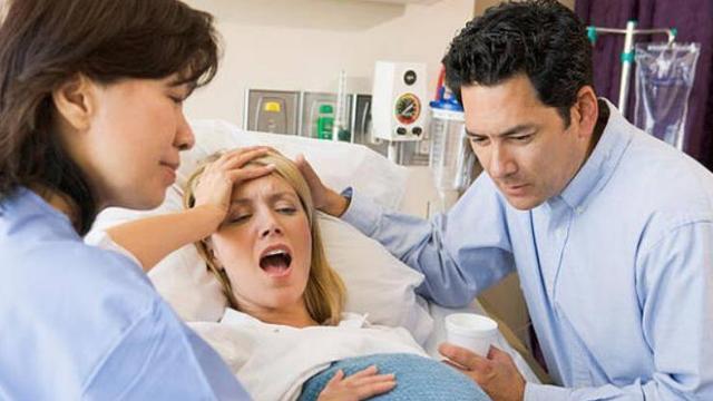 地球哺乳动物中，人类女性为何进化出狭窄且扭曲的产道？