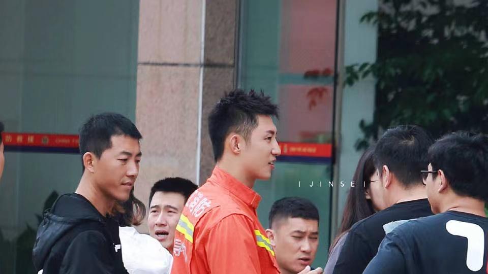 我们这十年|黄景瑜《他从火光中走来》消防员造型路透，期待消防员林陆骁