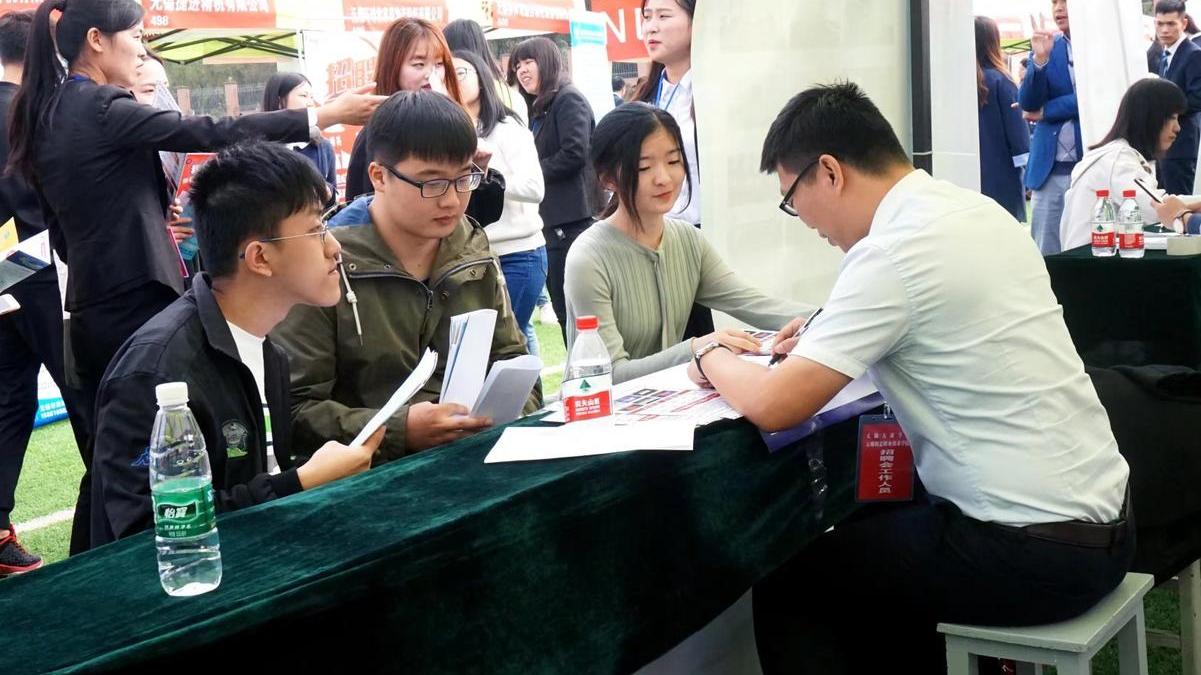 各地公布了去年的社平工资，为何觉得自己拖后腿了，工资超过5000元的人多吗？