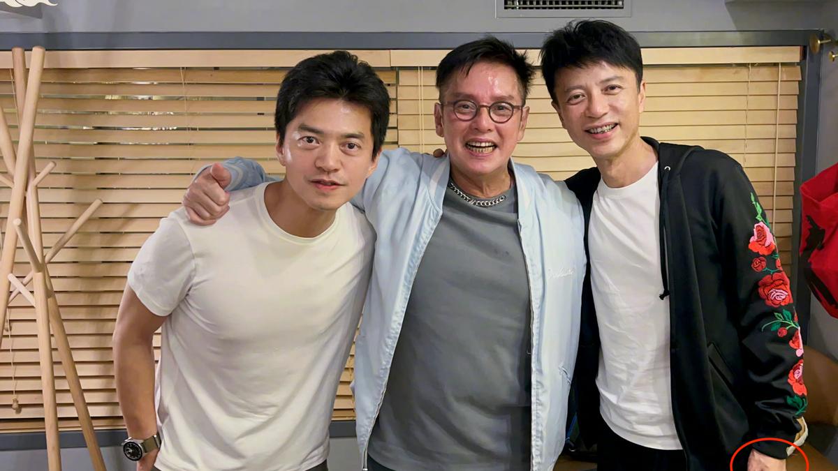 李健|李健夫妇宴请谭咏麟聚餐！一顿饭吃近6小时，李克勤醉酒满脸通红