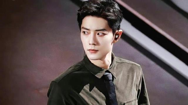 肖战|肖战10月首个续约品牌官宣，肖战亲发宣传片，播放量破2000万