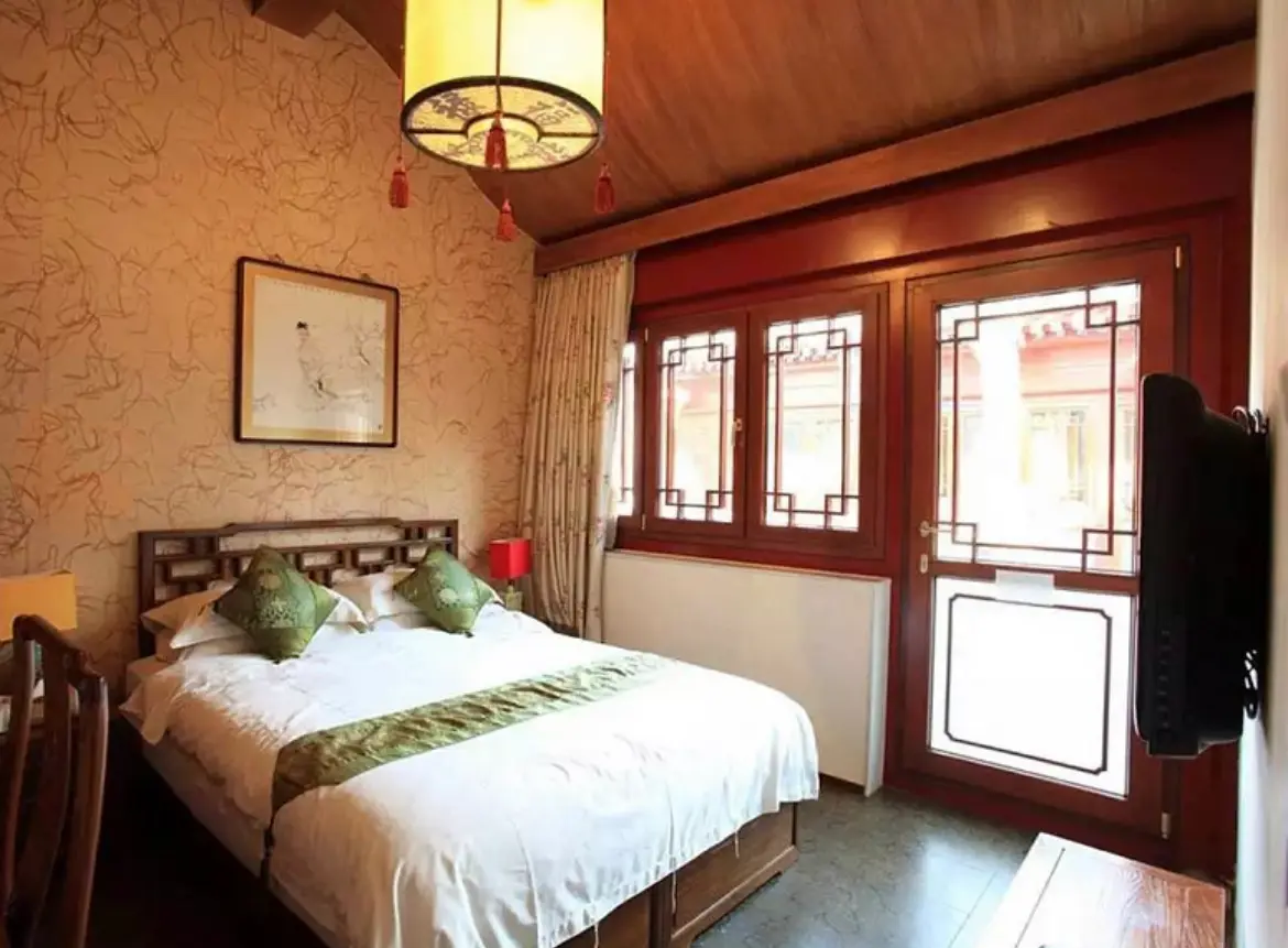 卧室里放植物好吗？摆什么最旺运？广东明镜阁王师傅告诉你！