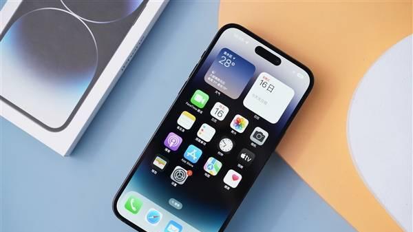 iPhone 14 Pro崩了！多人遇到满电无法开机：无故黑屏 ！！