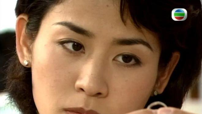 殷桃|曾两度拒嫁豪门，52岁不婚不育，如今惨状曝光被群嘲：真是活该？