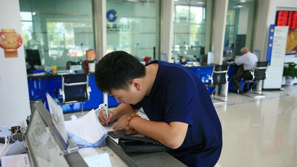 银行|应届生重视！银行秋招正式开启，转正有五险一金！