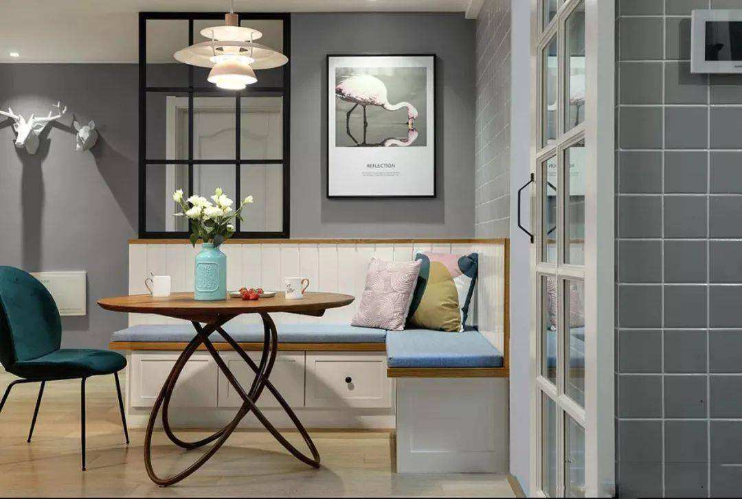 小户型餐桌椅摆不下怎么办，用卡座代替，不占用空间还美观