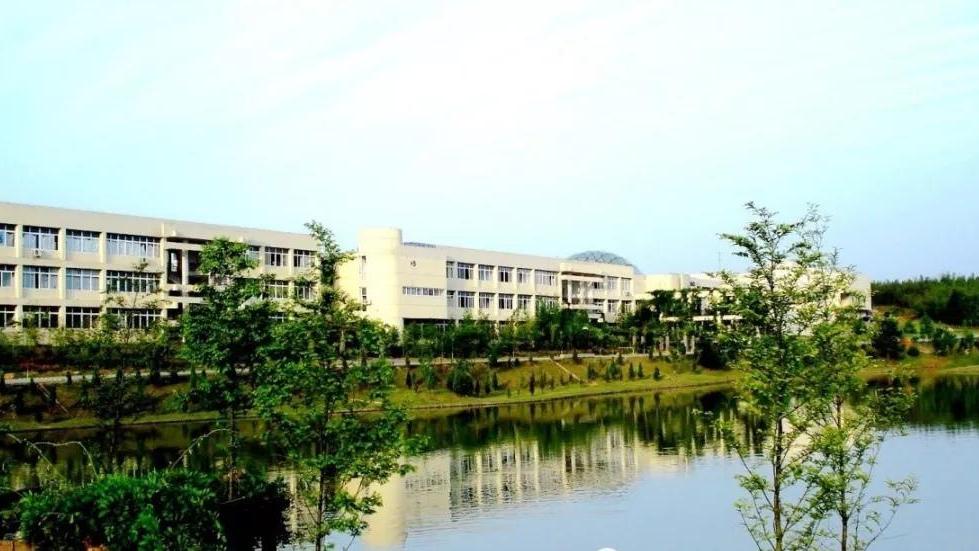 大学|?被考生嫌弃的大学，缺额人数高达2490，热门专业也少人问津