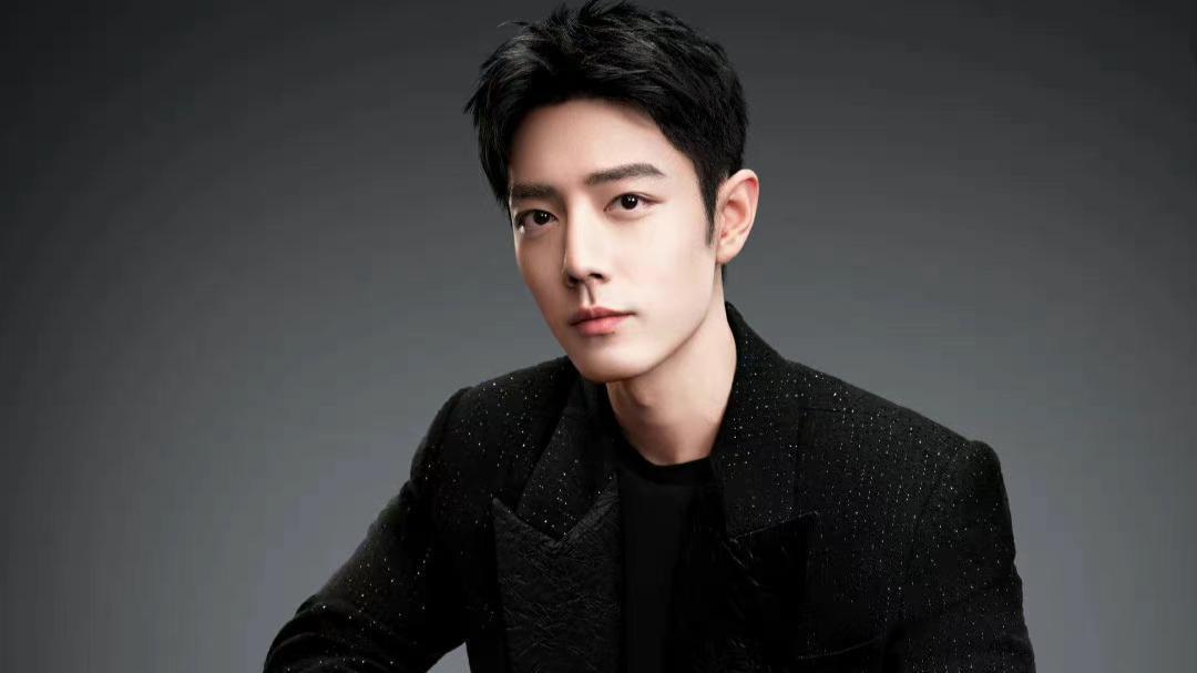 肖战|肖战低调走进《首都师范大学》！明年还参加3场盛典，工作很忙碌