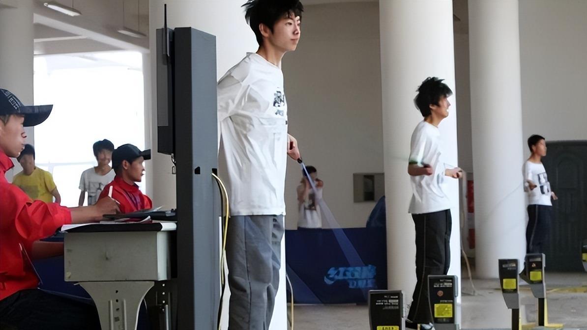 中考|“普高都上不了，就该去技校”，某家长的话引众怒，你是有多不懂