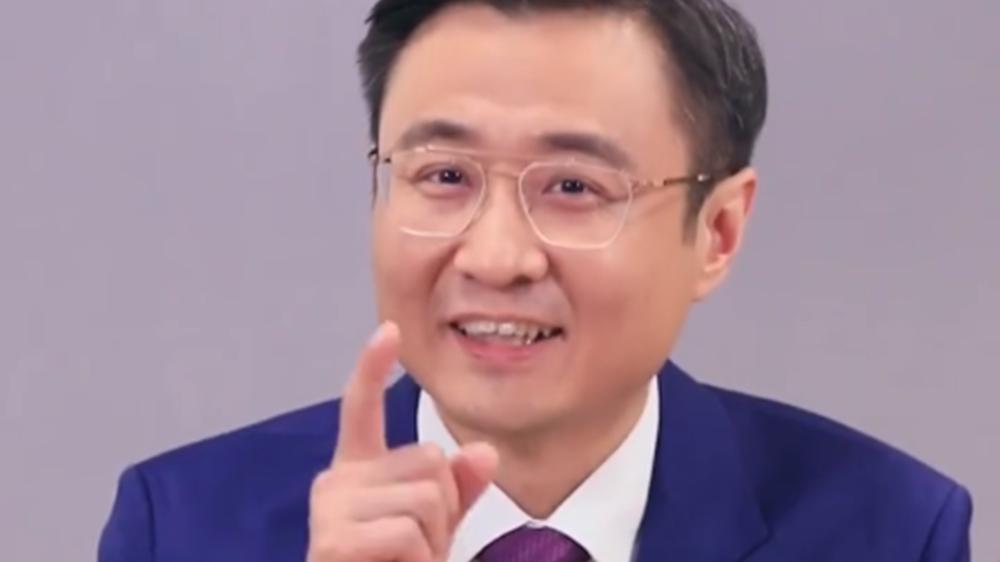 |许多人成了“赖床玩手机专业户”，这种做法正确吗？看专家怎么说