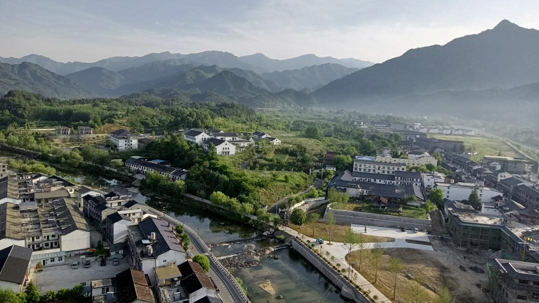 秦岭|探访“汉中第一高峰”下的秦岭小镇，家家户户晒笋干，土豆块也晒