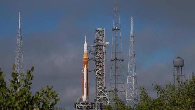 美国技术退步了？50多年前能登月，现在为何连登月火箭都发射不了