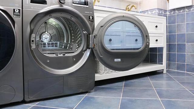 为什么不能把洗衣机排水管直接插在地漏里？溢水反味问题太严重