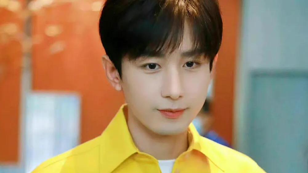 成毅|成毅现身录制现场 果果们应援太给力 燃爆暑期档的应渊和月尊同框