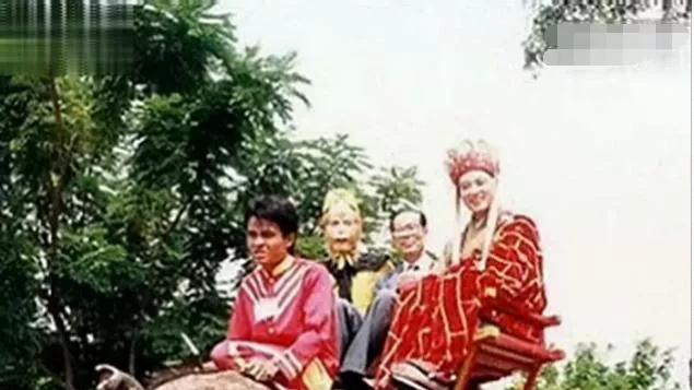 王崇秋|《西游记》航拍：王崇秋说，把我和机器都绑在飞机上，我扛着机器拍