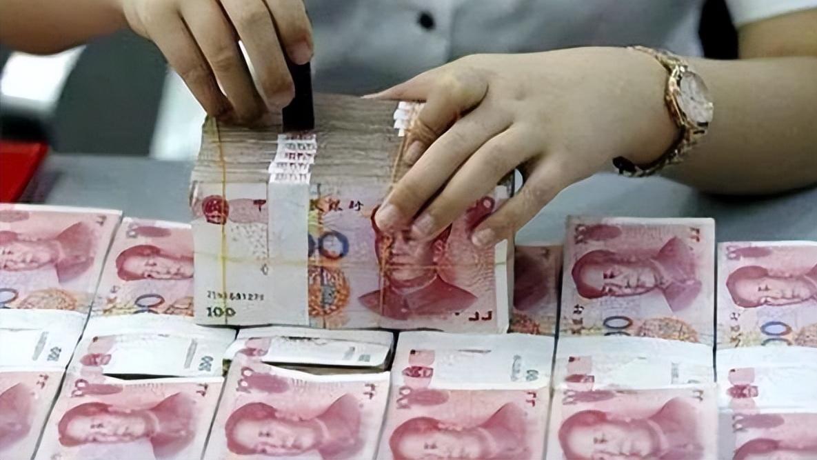 男子上午存入银行600万，下午就只剩690块？银行：正常扣款