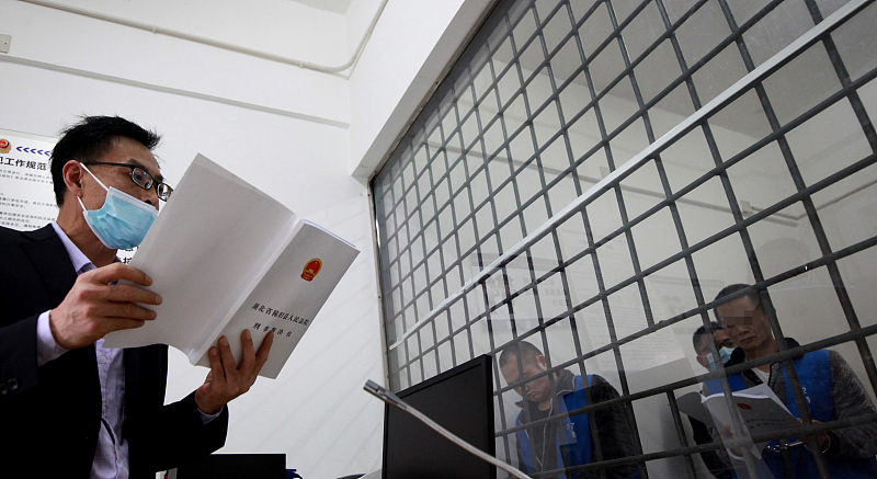 因诈骗被羁押2个月,律师说俩月后能取保,是真的吗?要做什么?