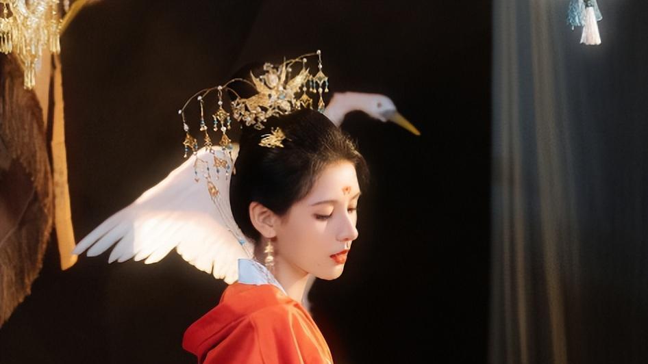 bilibili|烂大街的擦边舞没了！古典舞成B站流量担当，编舞师纷纷改行