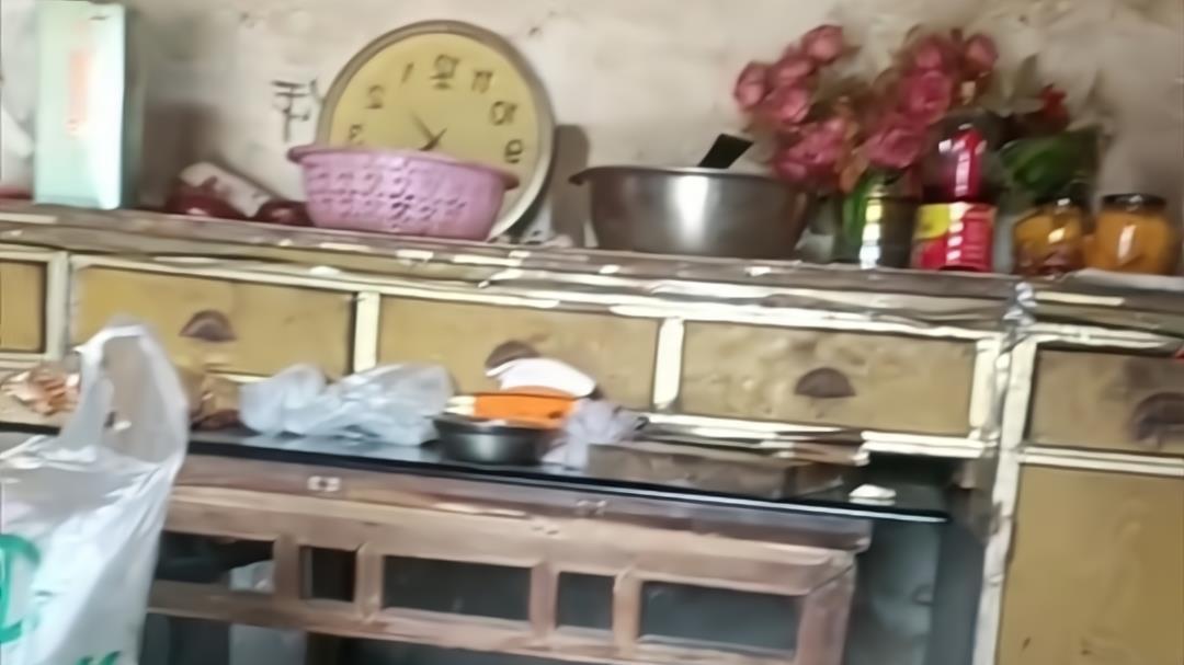 男子嫌70岁父亲不去工作，没钱给自己娶媳妇，网友：大哥别说二哥