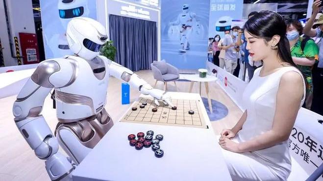 自媒体|当人工智能机器人，普及到千家万户。那才是真正的引领未来