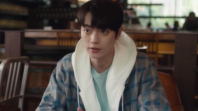 杨幂|《爱的二八定律》备受称赞，主要是许凯颜值吸睛，杨幂衣品很惊艳