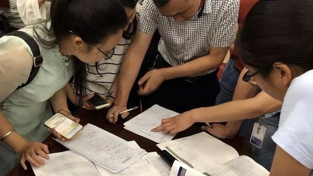 招聘|中小学教师有坏消息，学校招聘门槛更上一层楼，师范生：太难了