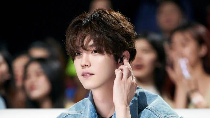 Angelababy|鹿晗签约音乐公司半年只赚了83万，招股书被拒4次，提及鹿晗200次