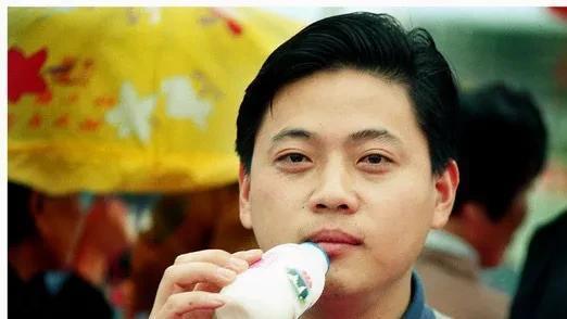 2004年温州首富38岁早逝，谣传前妻带走50亿，转身嫁给司机