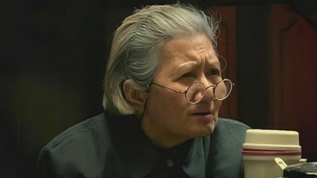 蜗居|《蜗居》中为什么要演李老太一家，原因大有深意