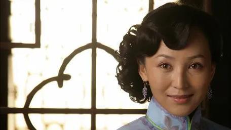 郭靖宇|岳丽娜：19岁跟郭靖宇私奔，之后连生三胎，丈夫成名后亲手捧红她