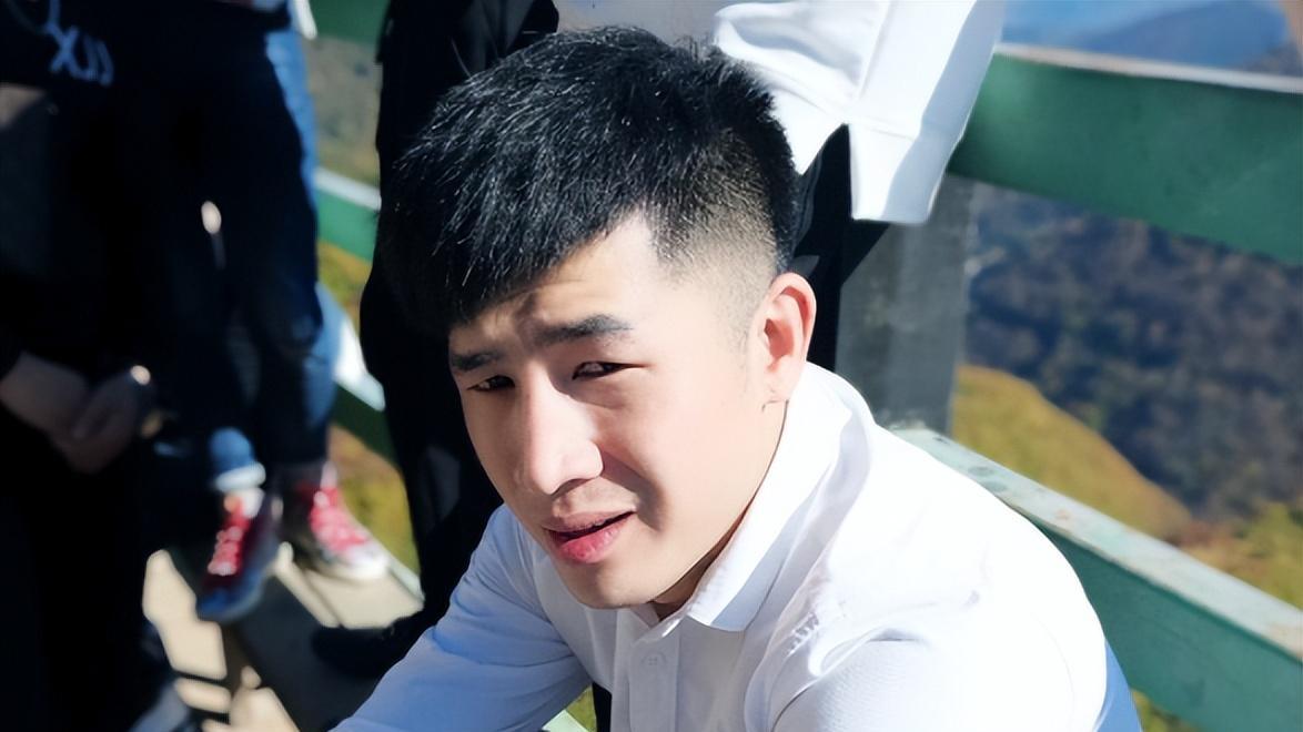 井元林|因帮“逆徒”赔款，二驴遭仙家粉丝嘲讽，直播回怼：我们是好兄弟