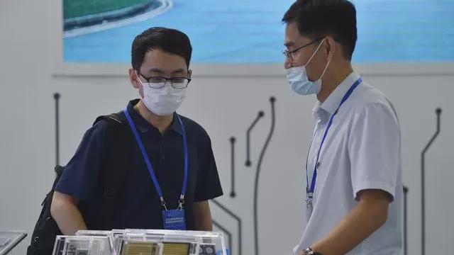 半导体|任正非连发两封内部电邮，称准备放弃平庸员工，说明哪些问题？