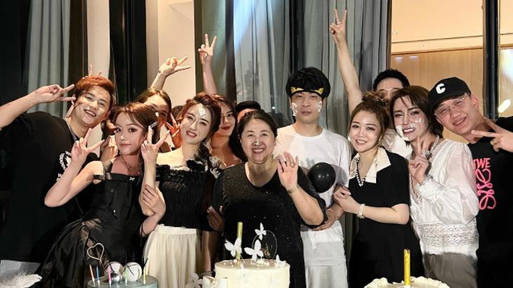 带货|女徒弟落泪感恩粉丝，直言“舍不得让粉丝花钱”！遭辛巴连麦嘲讽