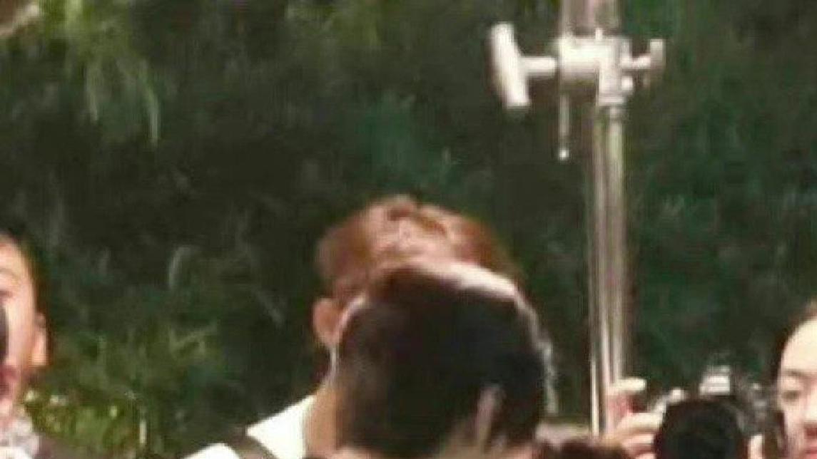 陈哲远|《偷偷藏不住》路透照，陈哲远赵露思“捧脸杀”，网友沦陷了