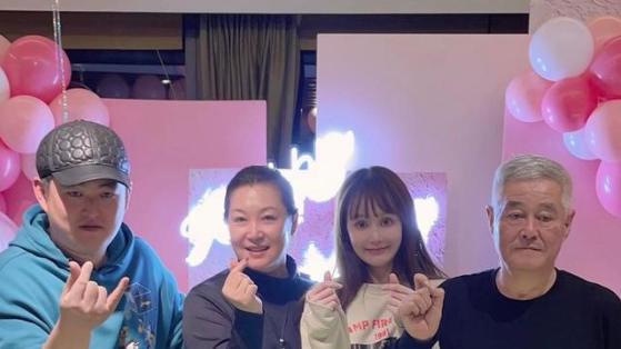 赵本山|赵本山女儿球球自曝即将领证，男方身份曝光，学历和家境不简单