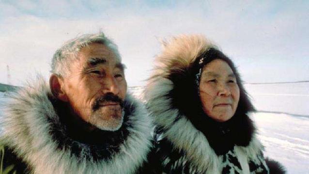 爱斯基摩人为何一辈子都吃生肉？是因为基因变异，还是另有原因？