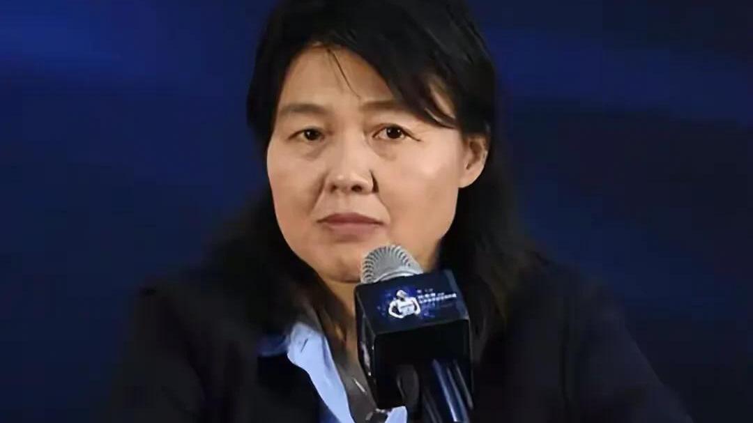高诗岩|秦晓雯正式报价高诗岩，首钢抢人行动开始，杨鸣这次顶不住了