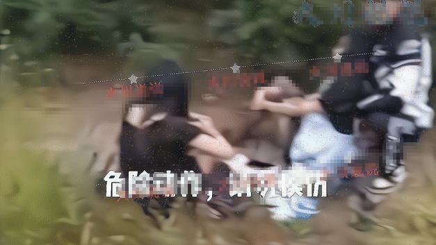 女大学生玩摩托出事，身形苗条坐草地，网友：心疼黑丝破了